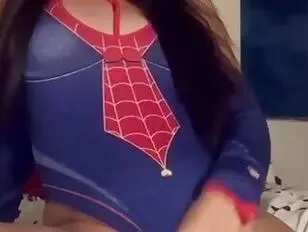 La Mujer Araña Trans se volvió loca