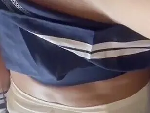 Красивая трансгендерная девушка нашла решение для своих анальных желаний