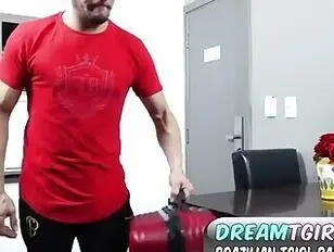 Grosses bottes à cru avec Alice,trans brésilienne hardcore