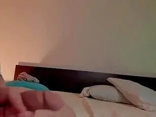 Ragazza asiatica con piedi caldi 69 con un trans