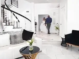 Biuściasta transseksualistka Haven Rose jest piekielnie napalona na penisa