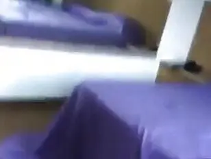 Ladyboy obciąga i jeździ na naprawdę wielkim,owłosionym fiucie