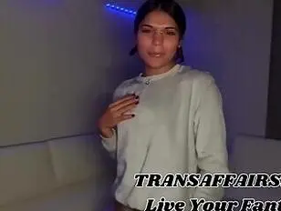 चॉकलेट हिजड़ा चुदाई से पहले लंड चूस रही है