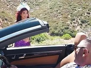 Hej,śliczna młoda istotko,potrzebujesz podwózki?