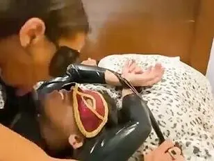 Hij boekte een escort