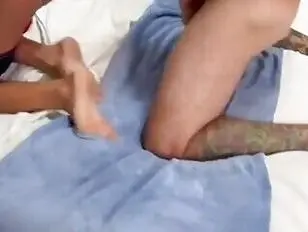 3 Latinas bien membrées et un mec dans une orgie totale