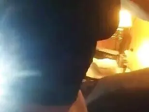 La hija del vecino me folla mientras monto un consolador