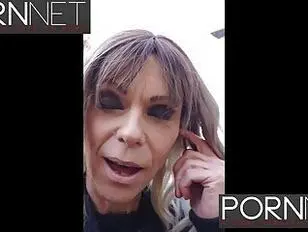 जोआना जेट गैराज में