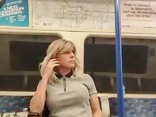 Joanna Jet mostra il cazzo e le palle in pubblico