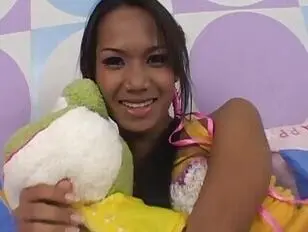 Femboy tailandês Bee é fodido