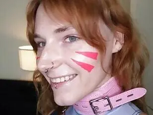 ZariaTheDoll viene riempita di sperma durante il cosplay di Dva