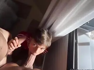 Linda Femboy toma dos pollas monstruosas