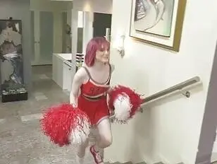 Она моя личная болельщица.