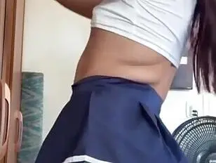Travesti gostosa se masturbando até gozar
