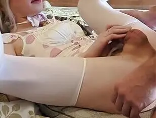 Ma copine aime baiser et le goût de mon sperme