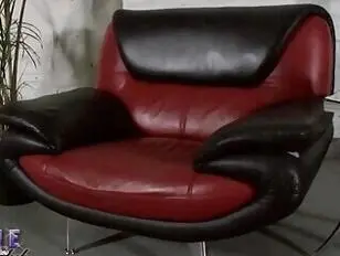 Karabella si scopa il fattorino della pizza