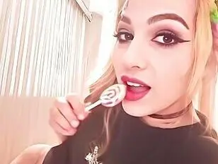 प्यारी ट्रांसगर्ल फेमिनाइज्ड