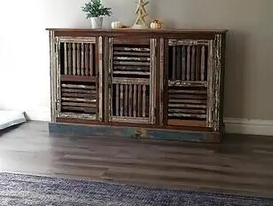 Nyxi Leon,un lindo cachorro,recibe un hueso grande