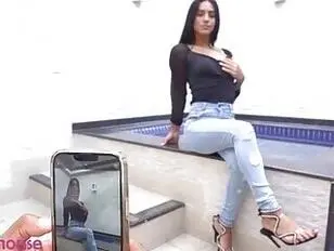 Gabriella tem o cu fodido por um pau preto