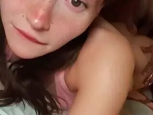 von ihren Augen bis zu ihrem Hintern