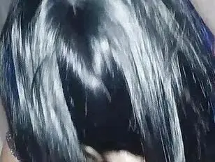 Сексуальная транс-девушка с синими волосами сосет BBC.