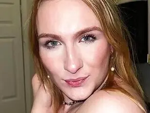 Compilation de Blair Banks,une trans pulpeuse,en train de baiser des mecs
