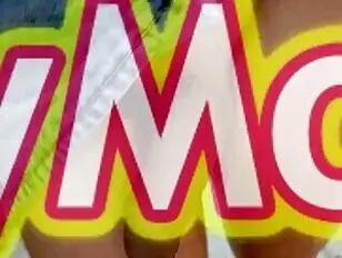 Ladyboy folla sin condón POV tío