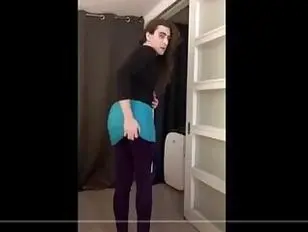 сисси Камила себя мочится