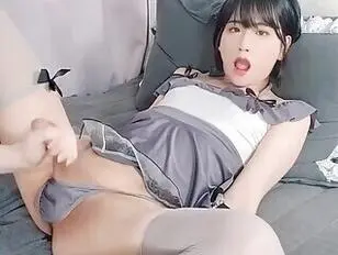 Hermosa adolescente travesti divirtiéndose con su amante