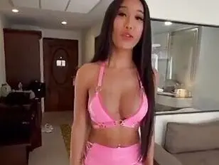 La molto sexy Memei,alta thailandese,viene scopata