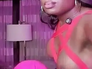 A voluptuosa Sasha Blue transa com um homem casado.