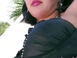 Shorthair and brunette Transbabe Daisy Taylor loves solo anal scene