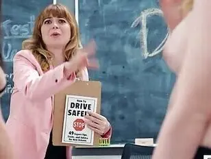 TS Erica Cherry scopa una ragazza dell'autista ed