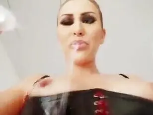 Chris le folla el culo a Paige muy bien